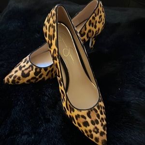 New never worn leopard print pumps🌟